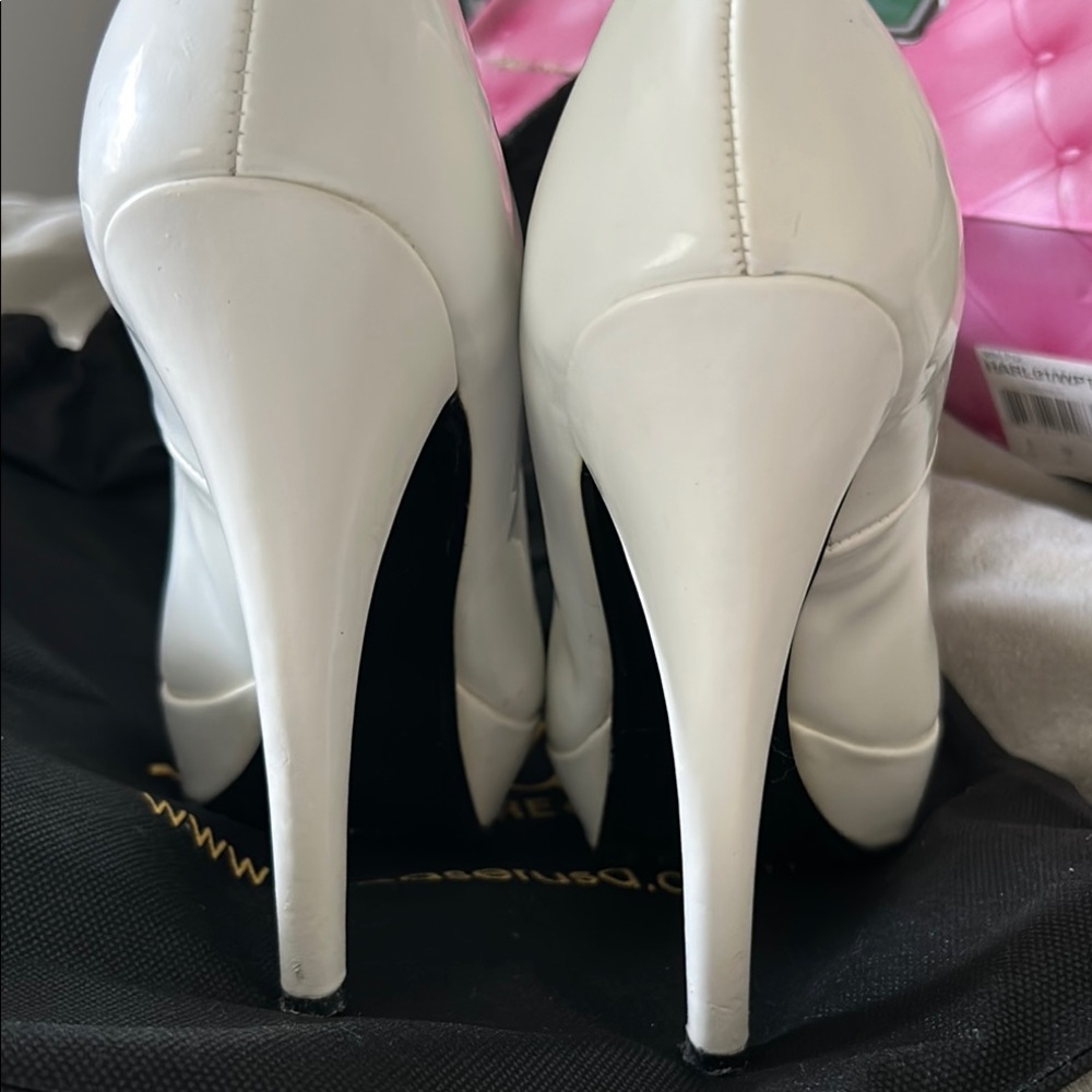 Pinup Couture White Classic Heels - Picture 4 of 9
